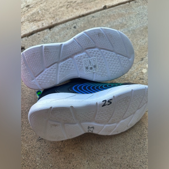 Sketchers Kids Tennis Shoes NWT - Picture 4 of 4